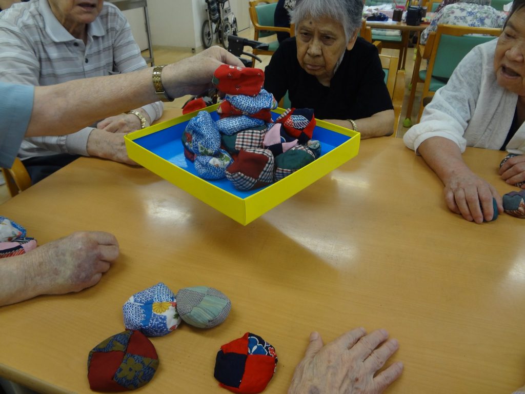 お手玉バランスゲーム 万葉のさとは神奈川県川崎市と横浜市の溝の口,梶が谷,西寺尾,大口,青葉台に